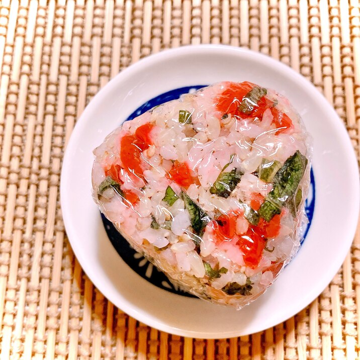 カリカリ梅が美味しい 梅しそおにぎり レシピ 作り方 By にゃんぺこ 楽天レシピ カリカリ梅が美味しい 梅しそおにぎり レシピ 作り方 By にゃんぺこ 楽天レシピ
